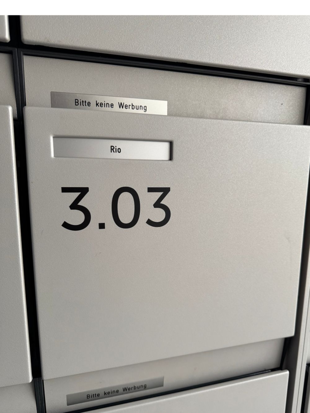 Mailbox 3.03 labelled Rio