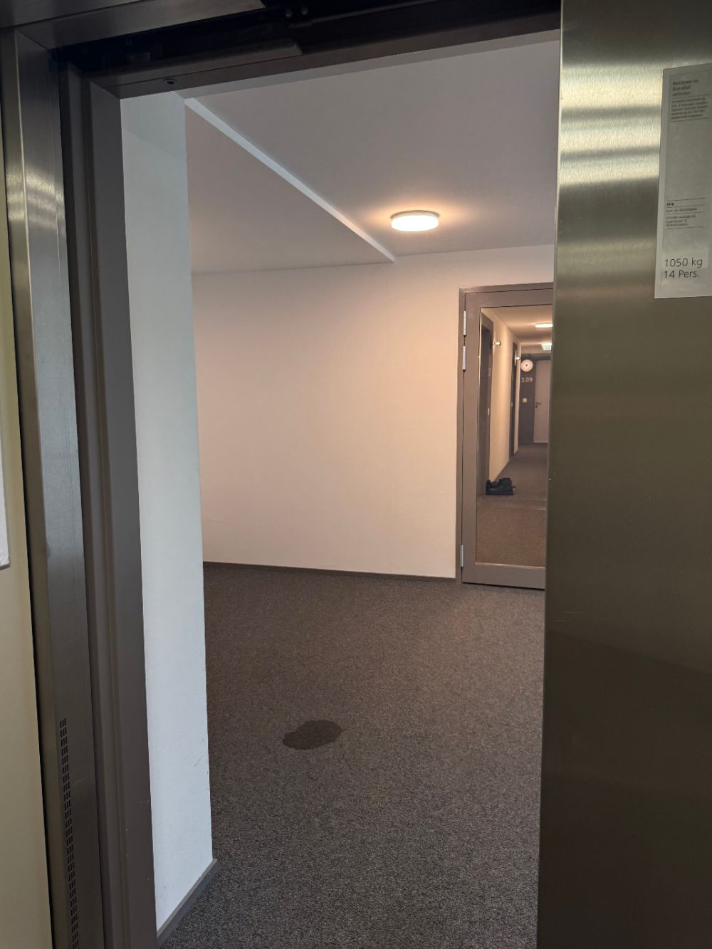 Hallway to apartment 3.03